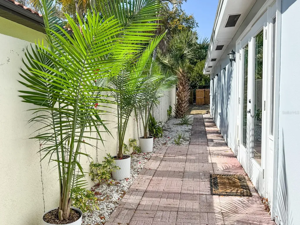 1470 Serpentine Drive S St Petersburg FL 33705