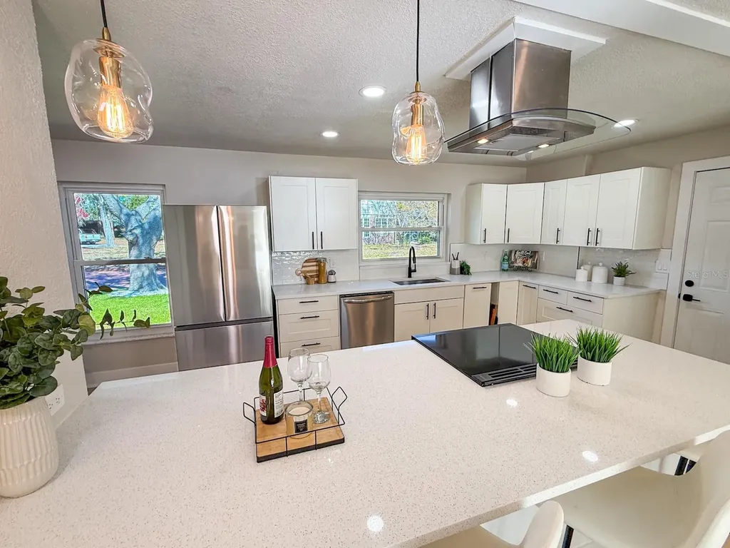 1470 Serpentine Drive S St Petersburg FL 33705