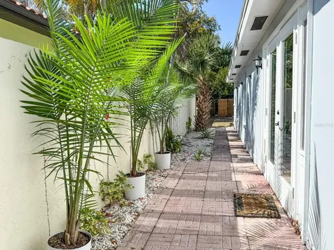 1470 Serpentine Drive S St Petersburg FL 33705