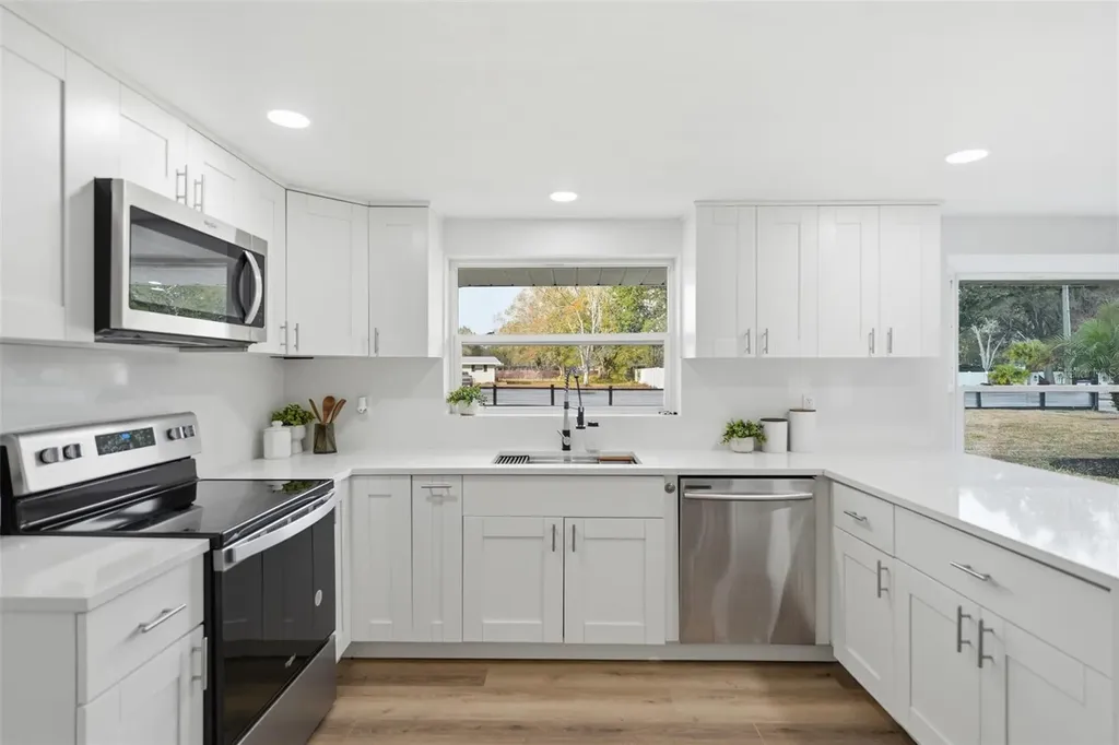 2338 Meadowbrook Drive Lutz FL 33558