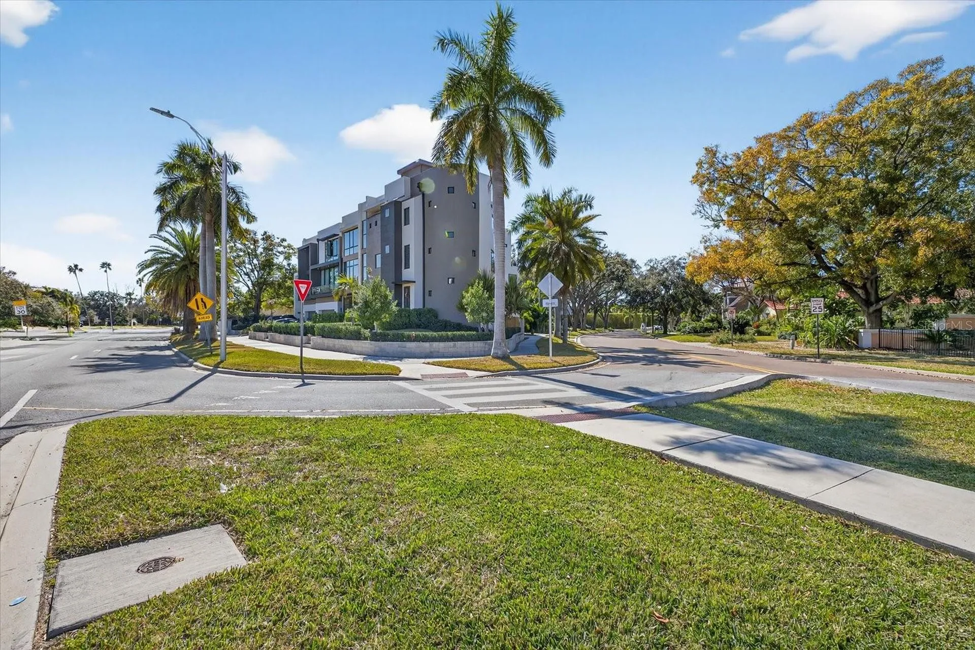 94 W Davis Boulevard Tampa FL 33606