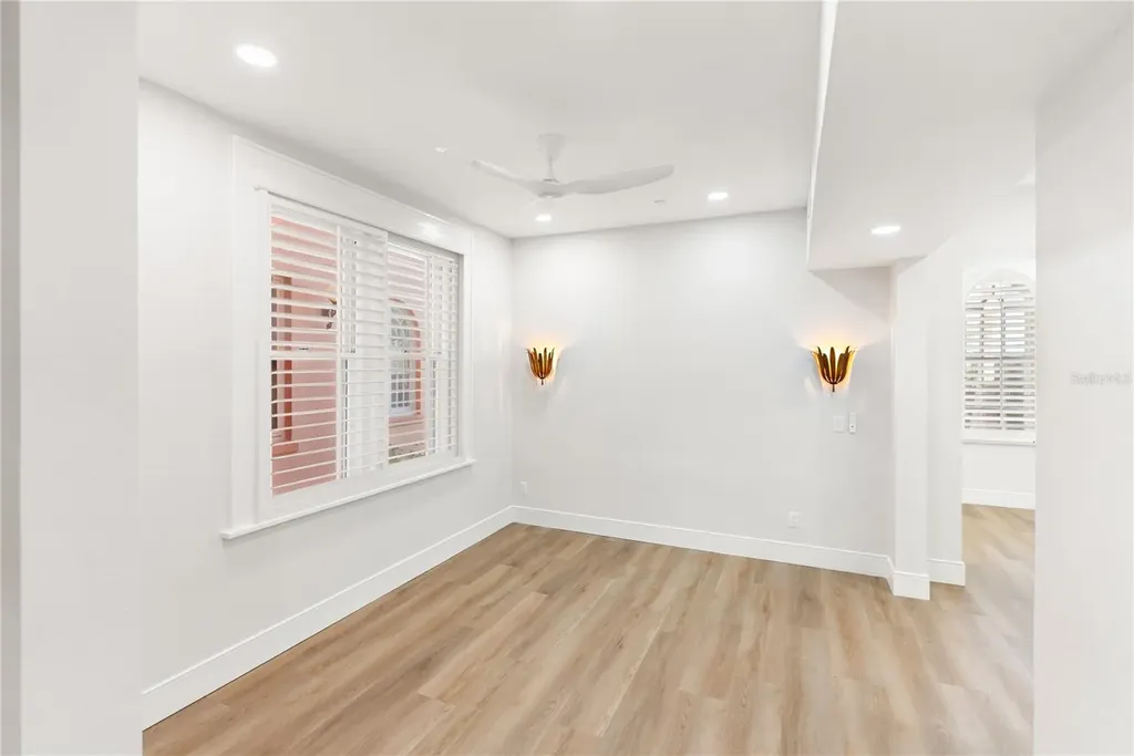1221 N Palm Avenue Sarasota FL 34236