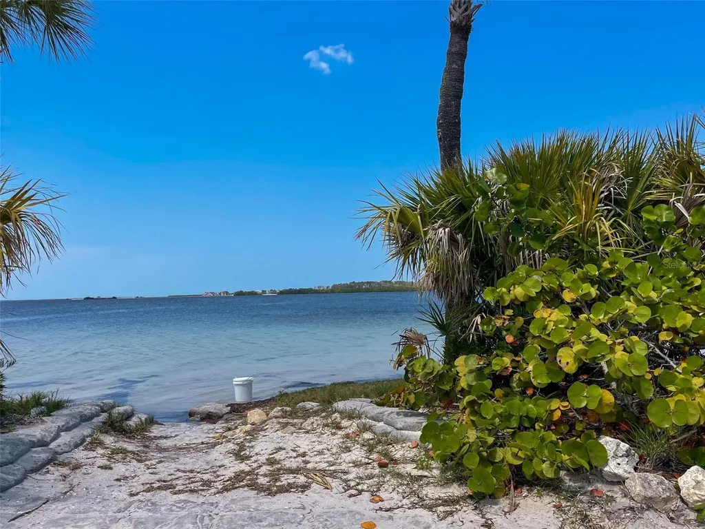 723 Pent Street Tarpon Springs FL 34689