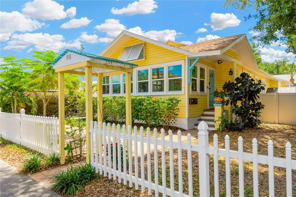 918 24th Avenue N St Petersburg FL 33704