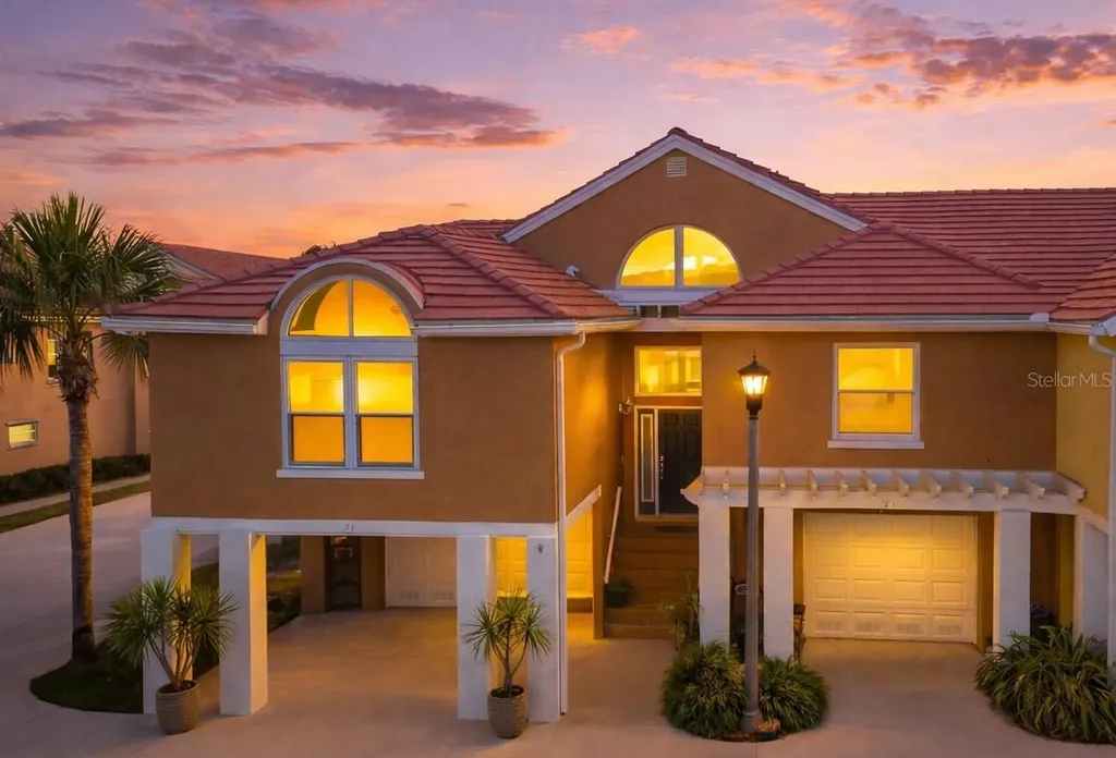 21 Crescent Place S St Petersburg FL 33711