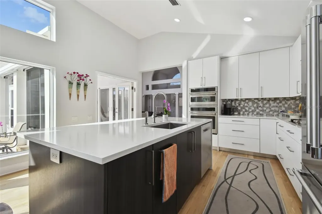 21 Crescent Place S St Petersburg FL 33711