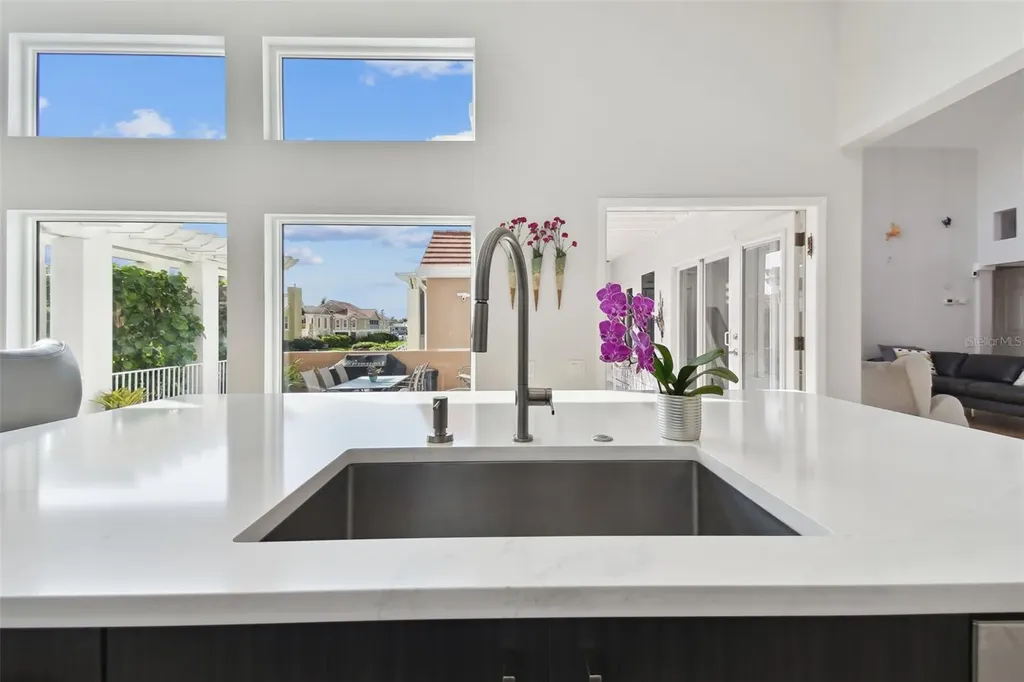 21 Crescent Place S St Petersburg FL 33711