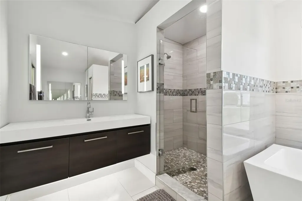 21 Crescent Place S St Petersburg FL 33711
