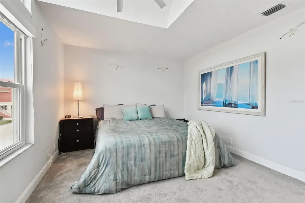 21 Crescent Place S St Petersburg FL 33711