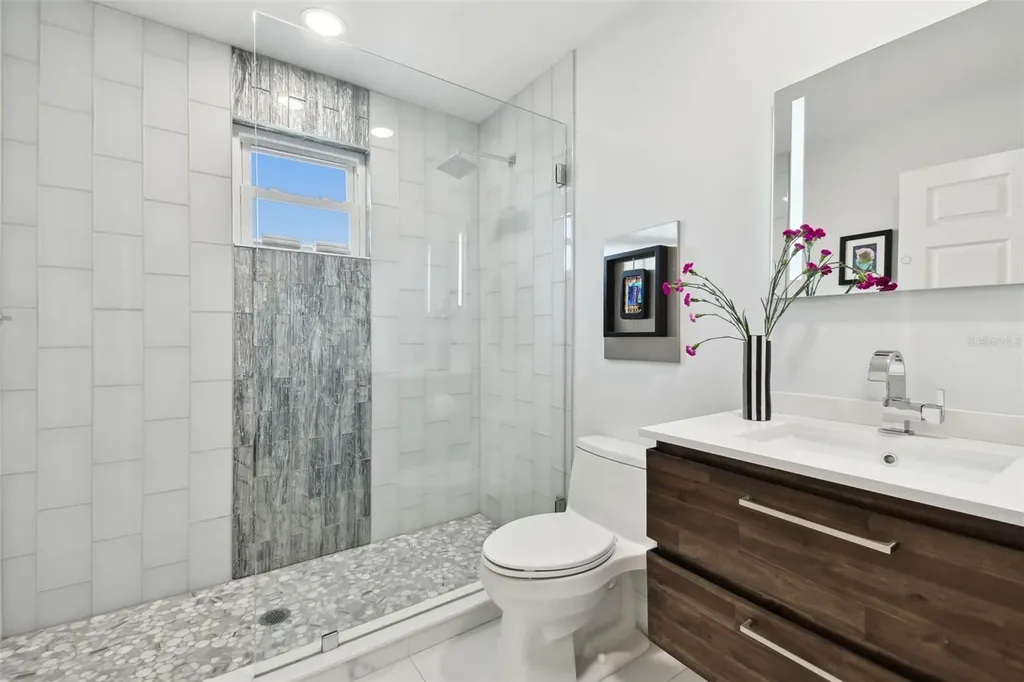 21 Crescent Place S St Petersburg FL 33711