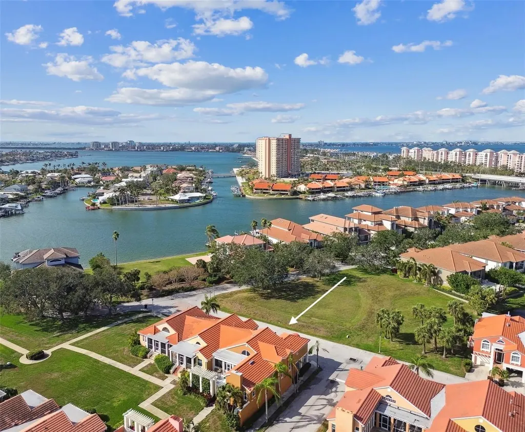 21 Crescent Place S St Petersburg FL 33711