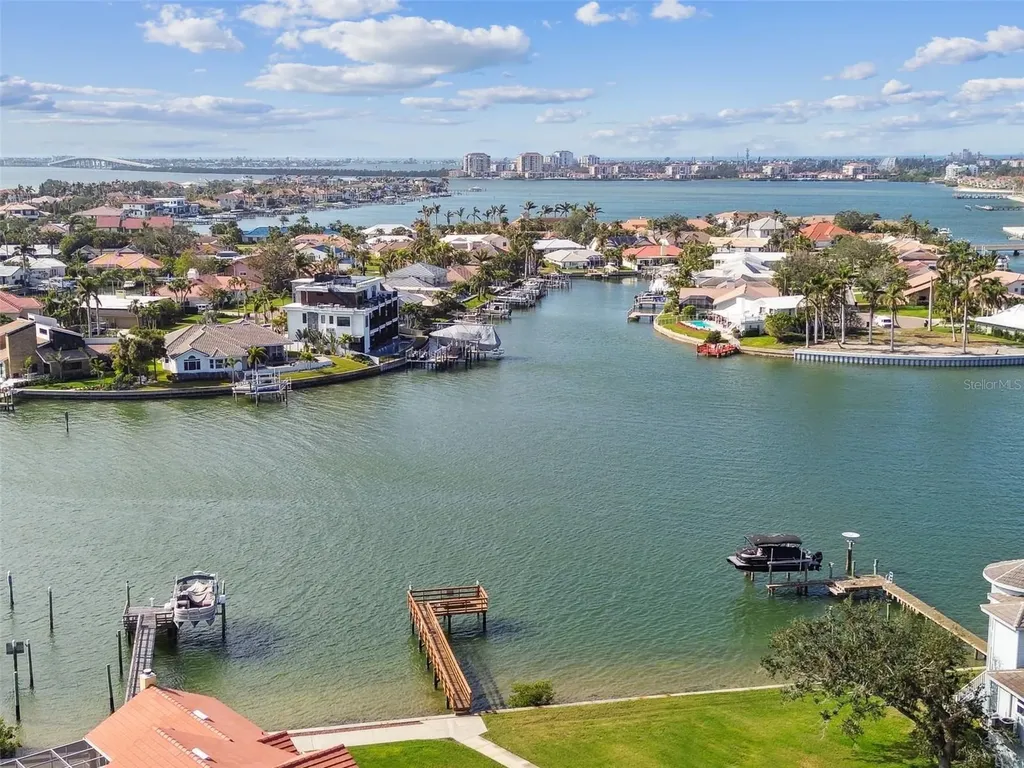 21 Crescent Place S St Petersburg FL 33711