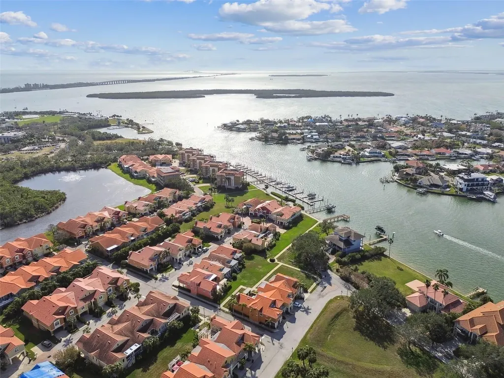 21 Crescent Place S St Petersburg FL 33711