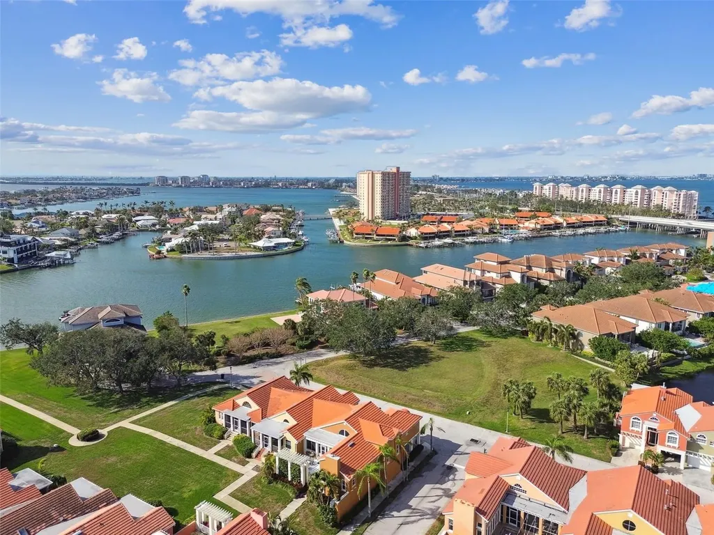 21 Crescent Place S St Petersburg FL 33711