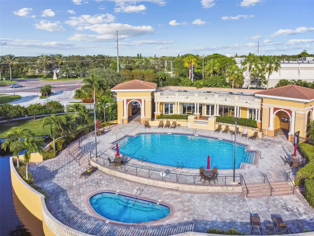 21 Crescent Place S St Petersburg FL 33711