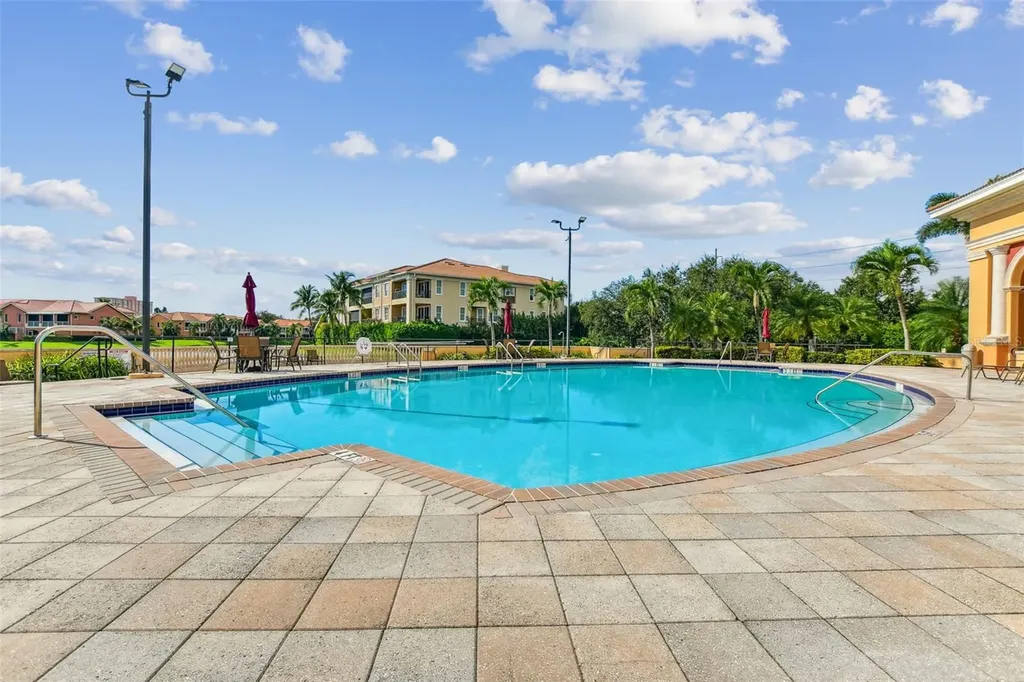21 Crescent Place S St Petersburg FL 33711