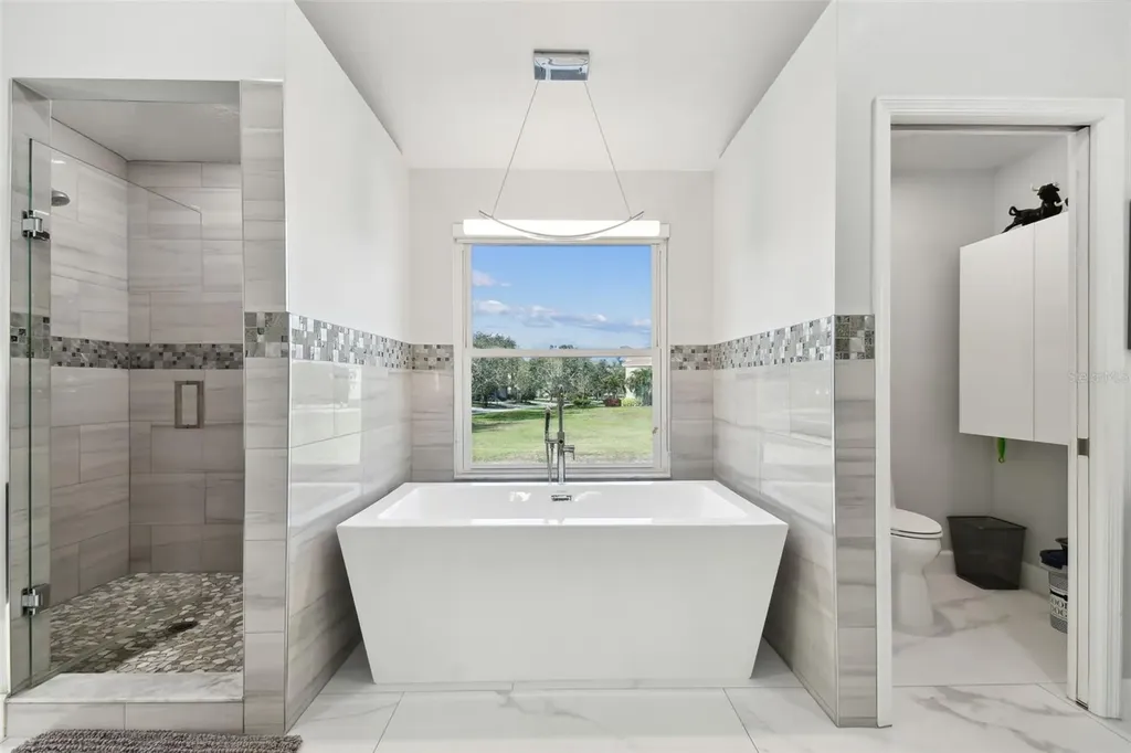 21 Crescent Place S St Petersburg FL 33711