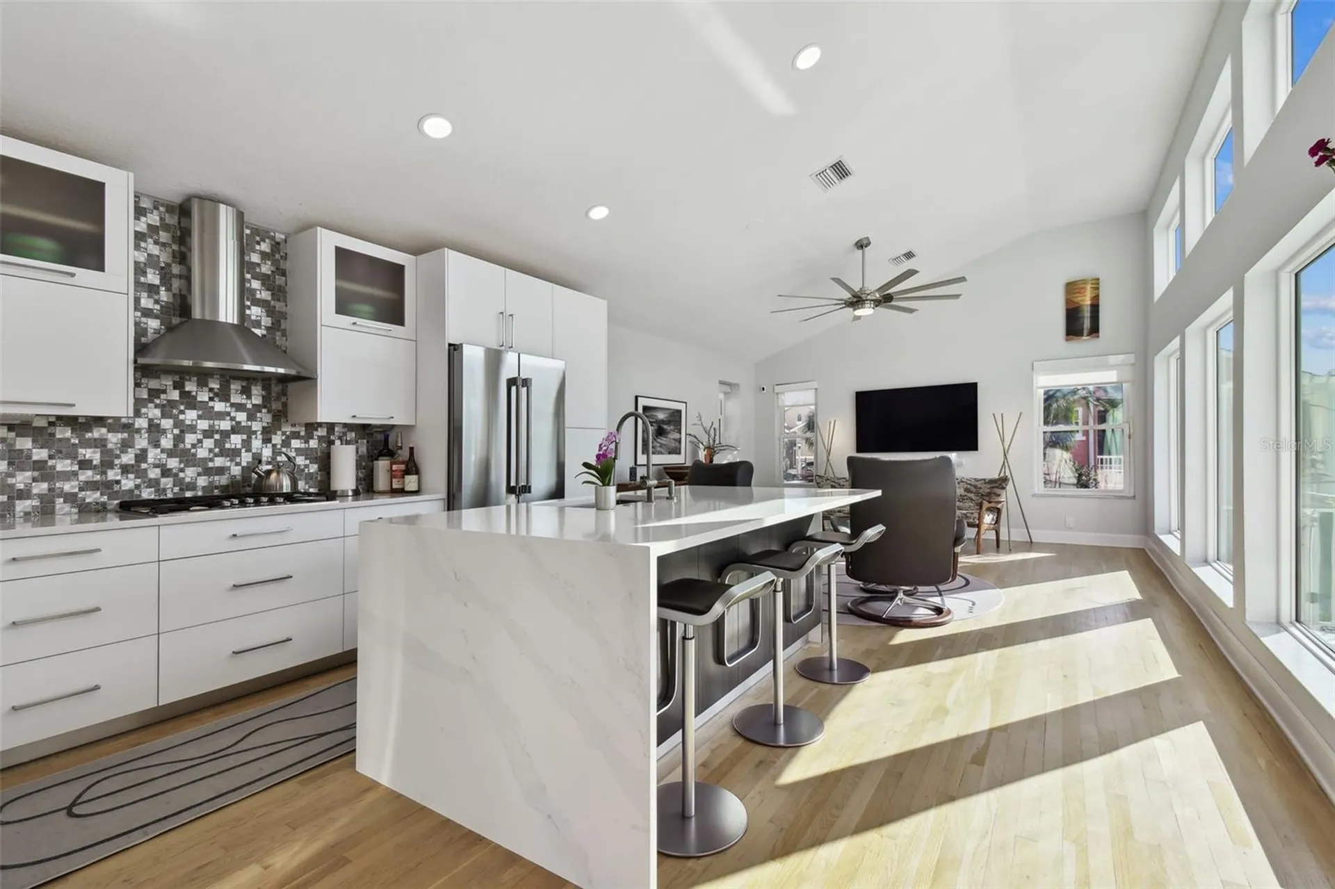 21 Crescent Place S St Petersburg FL 33711