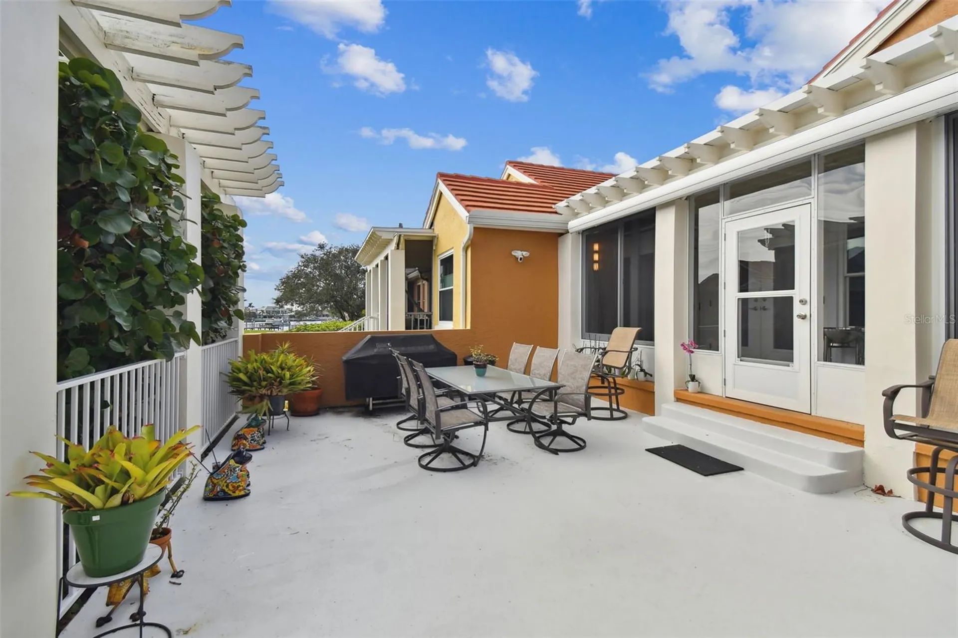 21 Crescent Place S St Petersburg FL 33711