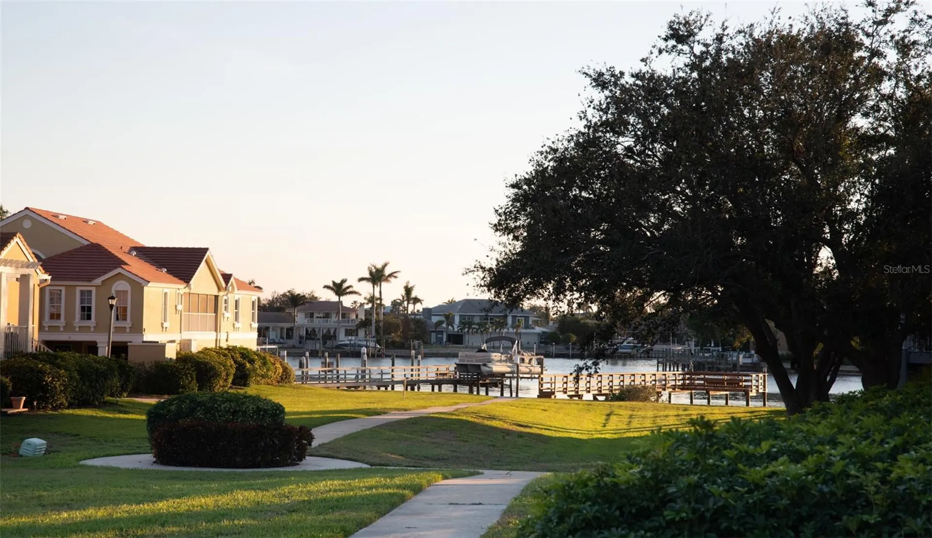 21 Crescent Place S St Petersburg FL 33711