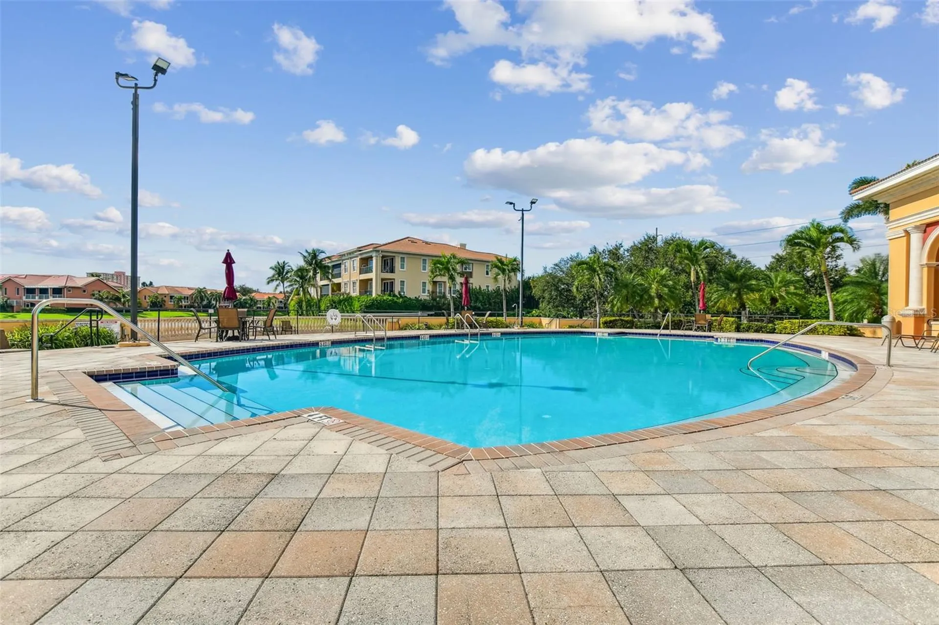 21 Crescent Place S St Petersburg FL 33711