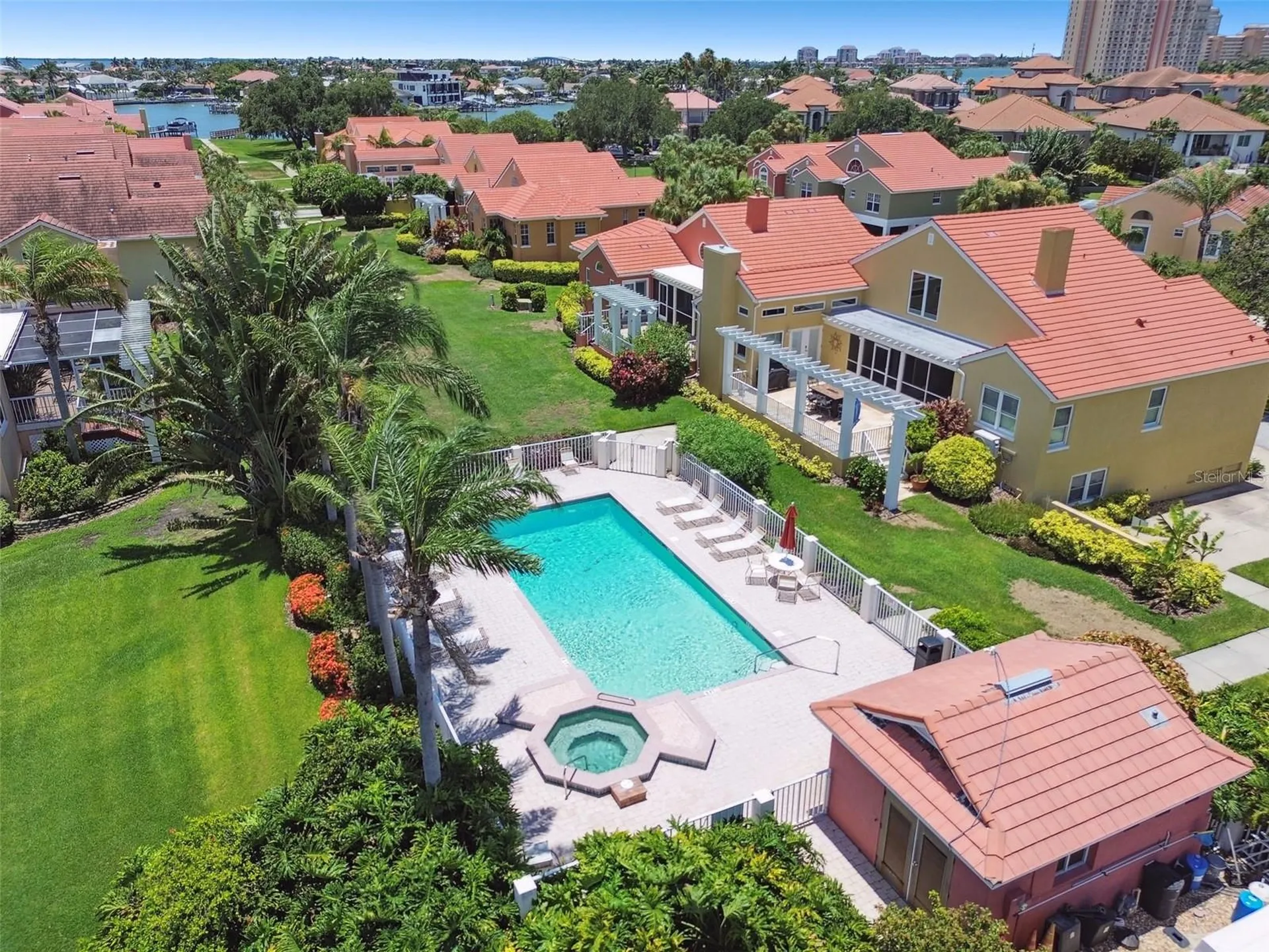 21 Crescent Place S St Petersburg FL 33711