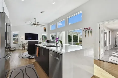 21 Crescent Place S St Petersburg FL 33711
