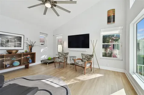 21 Crescent Place S St Petersburg FL 33711