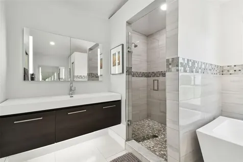 21 Crescent Place S St Petersburg FL 33711