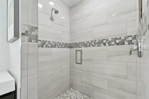21 Crescent Place S St Petersburg FL 33711
