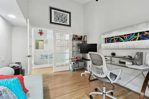 21 Crescent Place S St Petersburg FL 33711