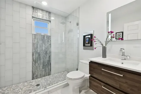 21 Crescent Place S St Petersburg FL 33711