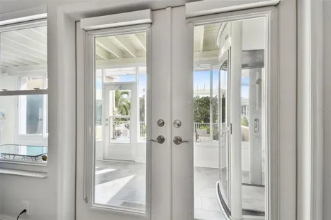 21 Crescent Place S St Petersburg FL 33711