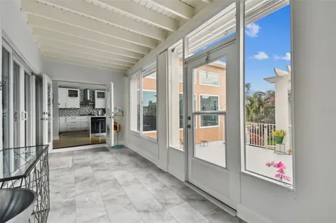 21 Crescent Place S St Petersburg FL 33711