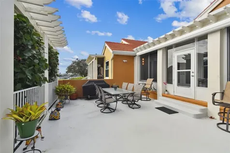 21 Crescent Place S St Petersburg FL 33711