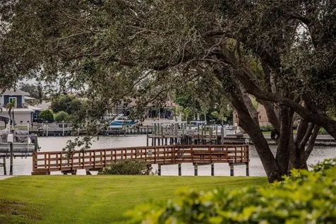 21 Crescent Place S St Petersburg FL 33711