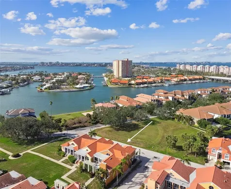 21 Crescent Place S St Petersburg FL 33711