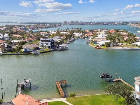 21 Crescent Place S St Petersburg FL 33711