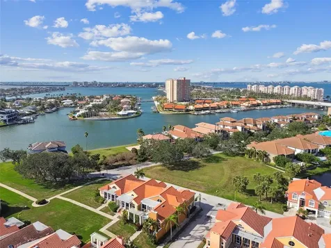 21 Crescent Place S St Petersburg FL 33711