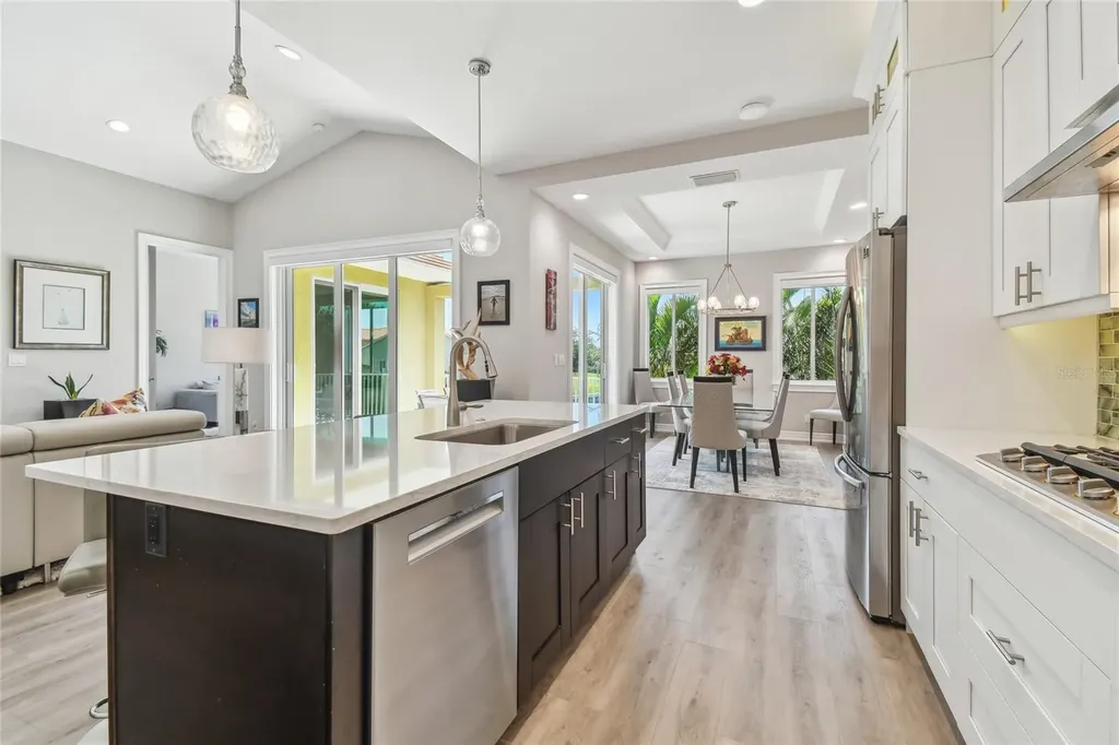 17 Franklin Court S St Petersburg FL 33711