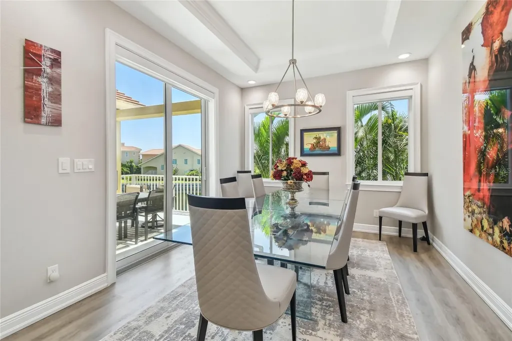 17 Franklin Court S St Petersburg FL 33711