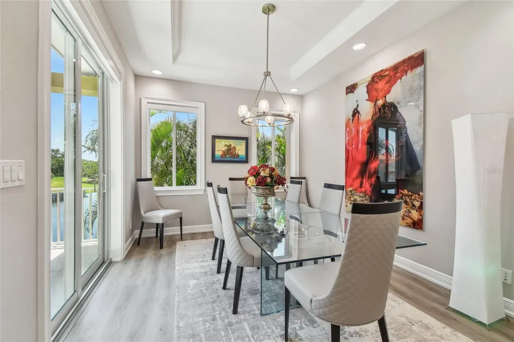 17 Franklin Court S St Petersburg FL 33711