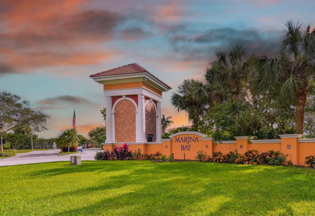 17 Franklin Court S St Petersburg FL 33711