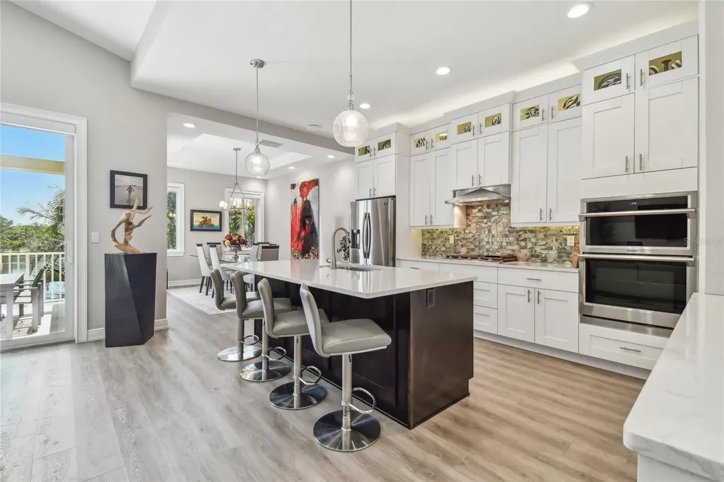 17 Franklin Court S St Petersburg FL 33711