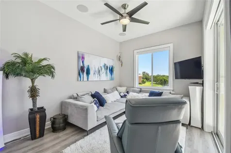 17 Franklin Court S St Petersburg FL 33711