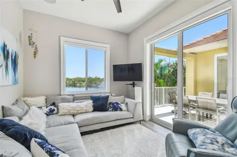 17 Franklin Court S St Petersburg FL 33711