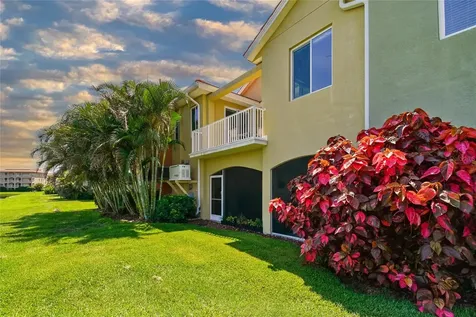 17 Franklin Court S St Petersburg FL 33711