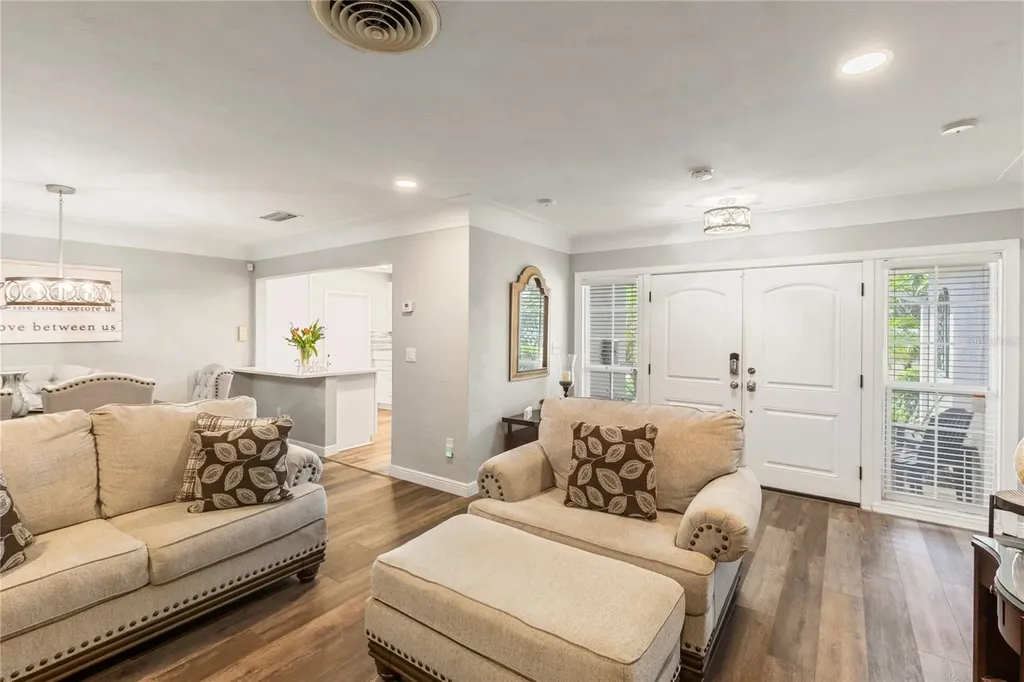 1832 69th Avenue S St Petersburg FL 33712