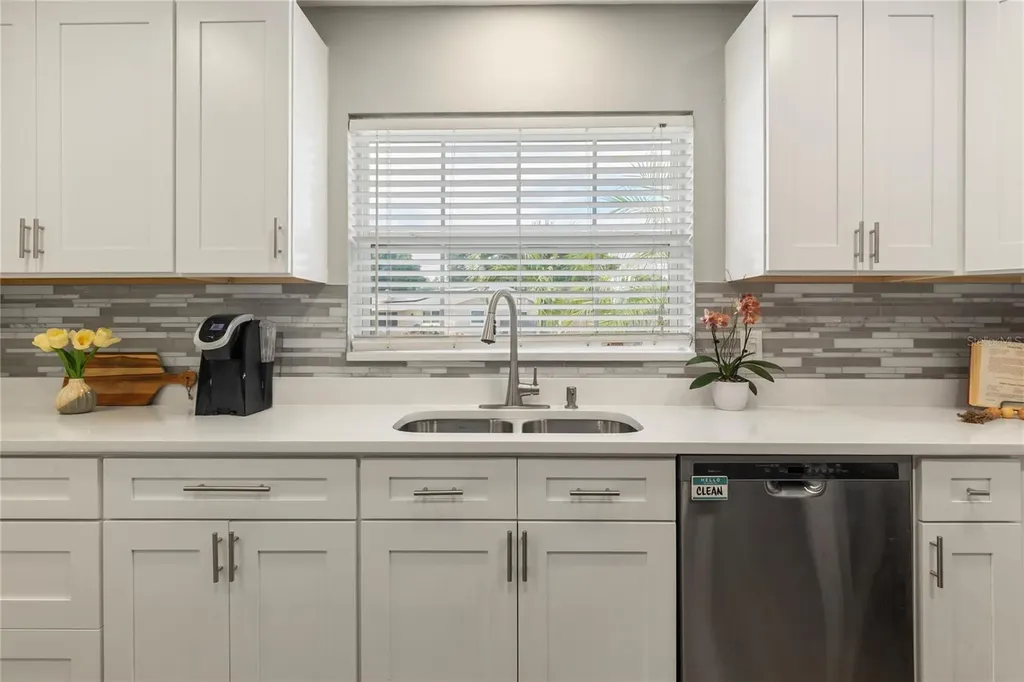 1832 69th Avenue S St Petersburg FL 33712