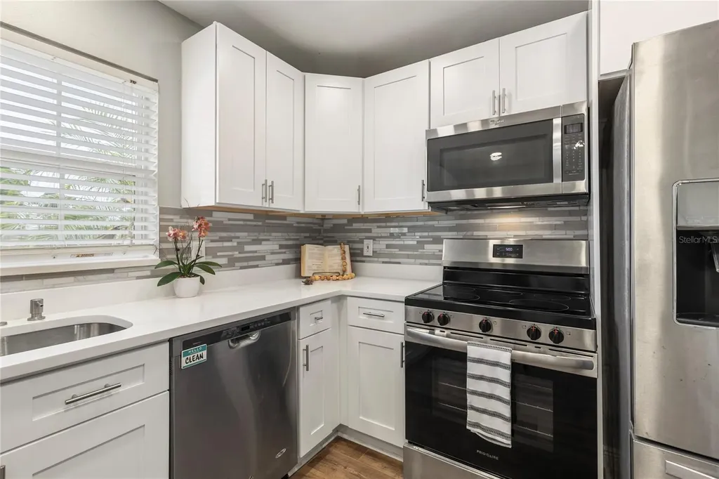 1832 69th Avenue S St Petersburg FL 33712
